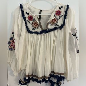 Fun Spring Gauze Blouse with Floral Appliqué Detail